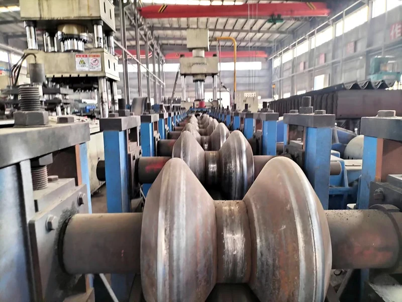 Guardrail roll forming equipment