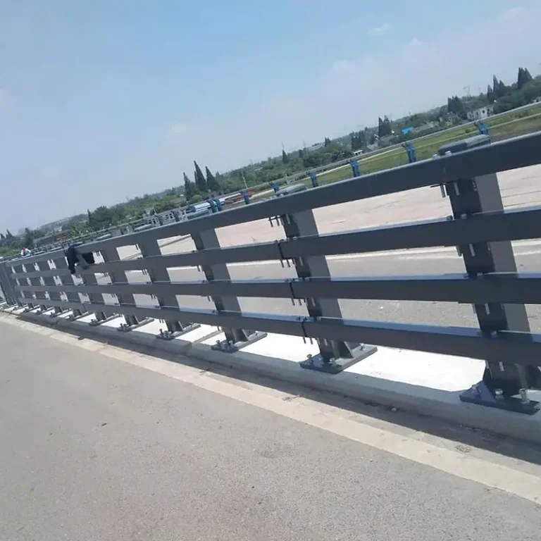 black-modular-steel-bridge-guardrail